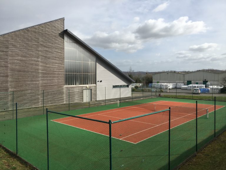 tennis et halle des sports à Brécey