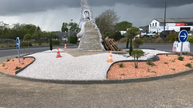 Nouveau look pour le rond-point à l’entrée de Brécey